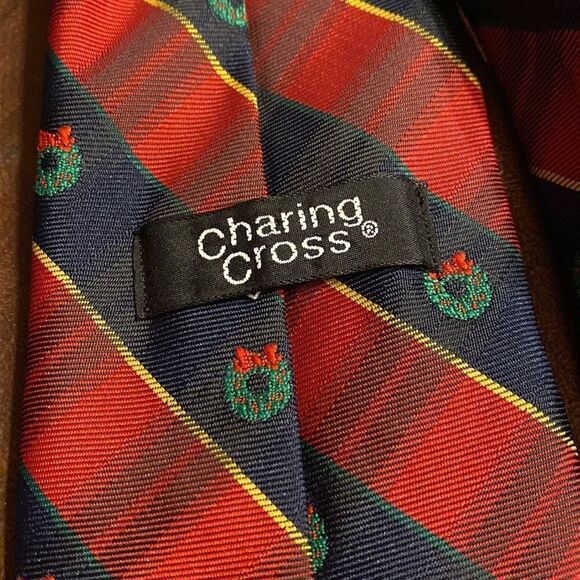 Christmas Wreath Tie   - Picture 2 of 5